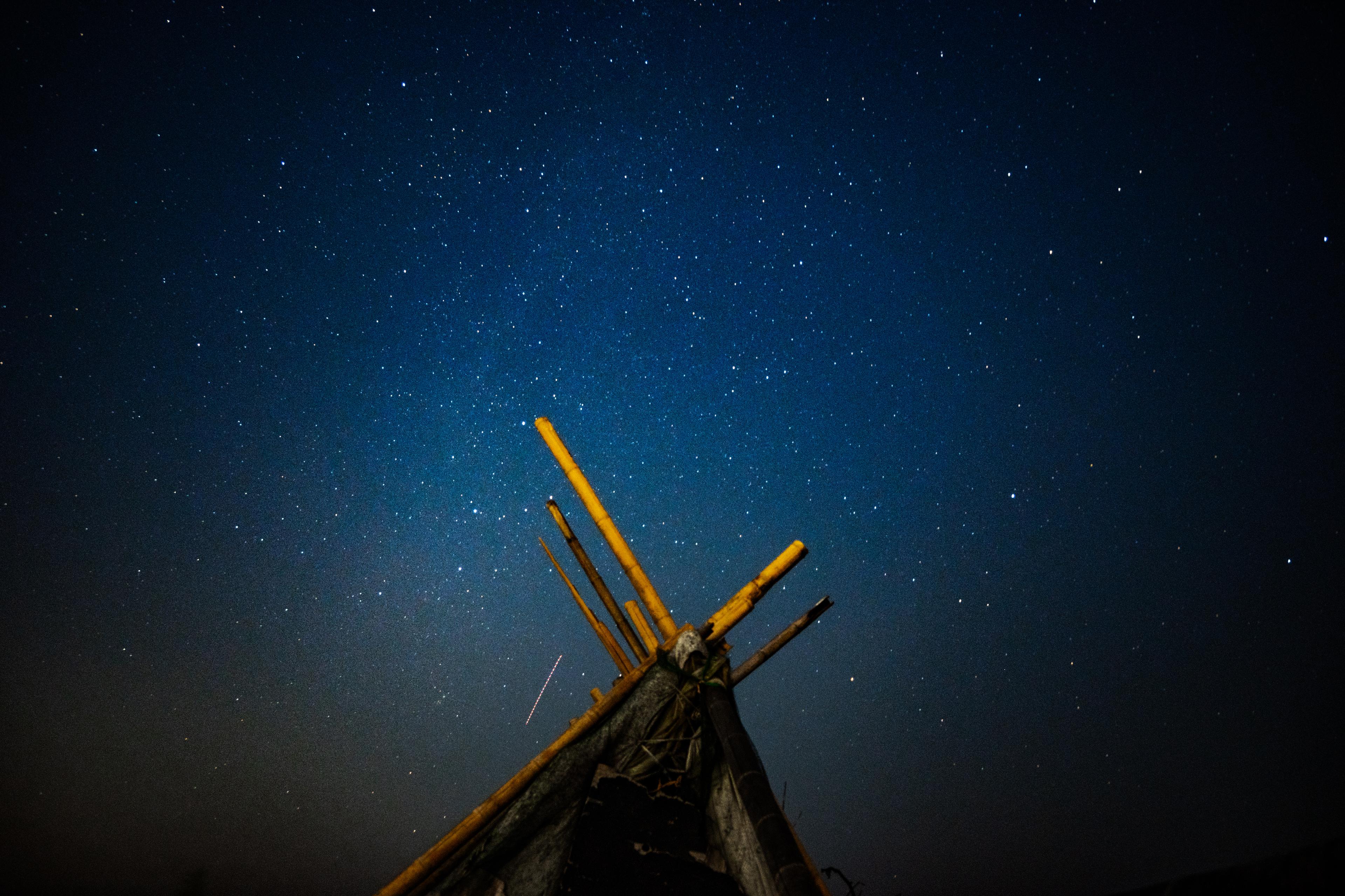 《流浪者之夜》f/3.5 25s ISO400 16mm (等效 24mm)